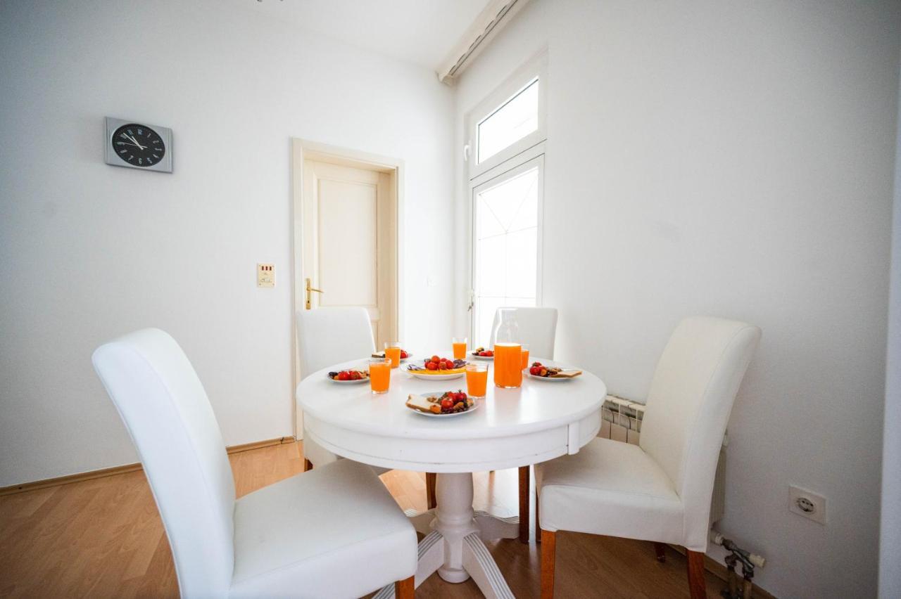 Bright And Modern 1Bdr Apartment In The Center Сараево Екстериор снимка