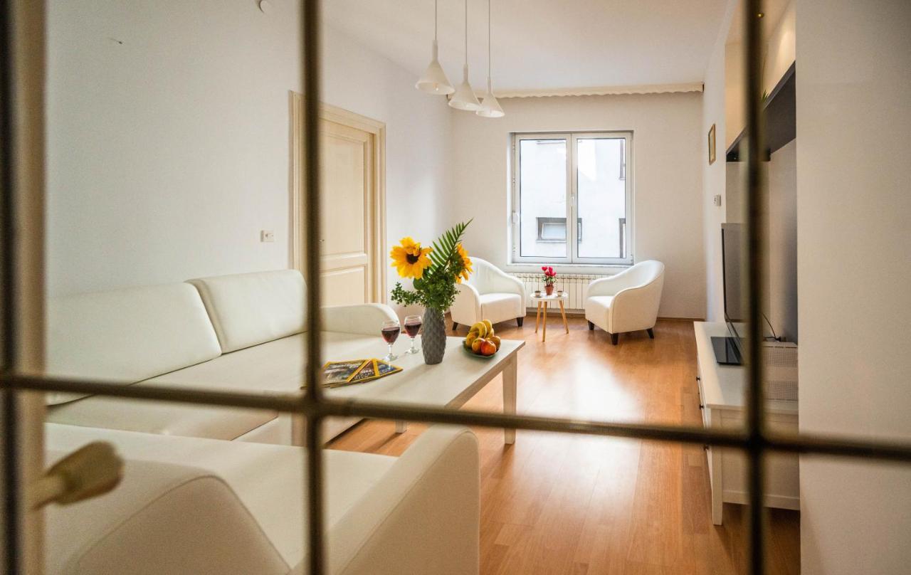 Bright And Modern 1Bdr Apartment In The Center Сараево Екстериор снимка