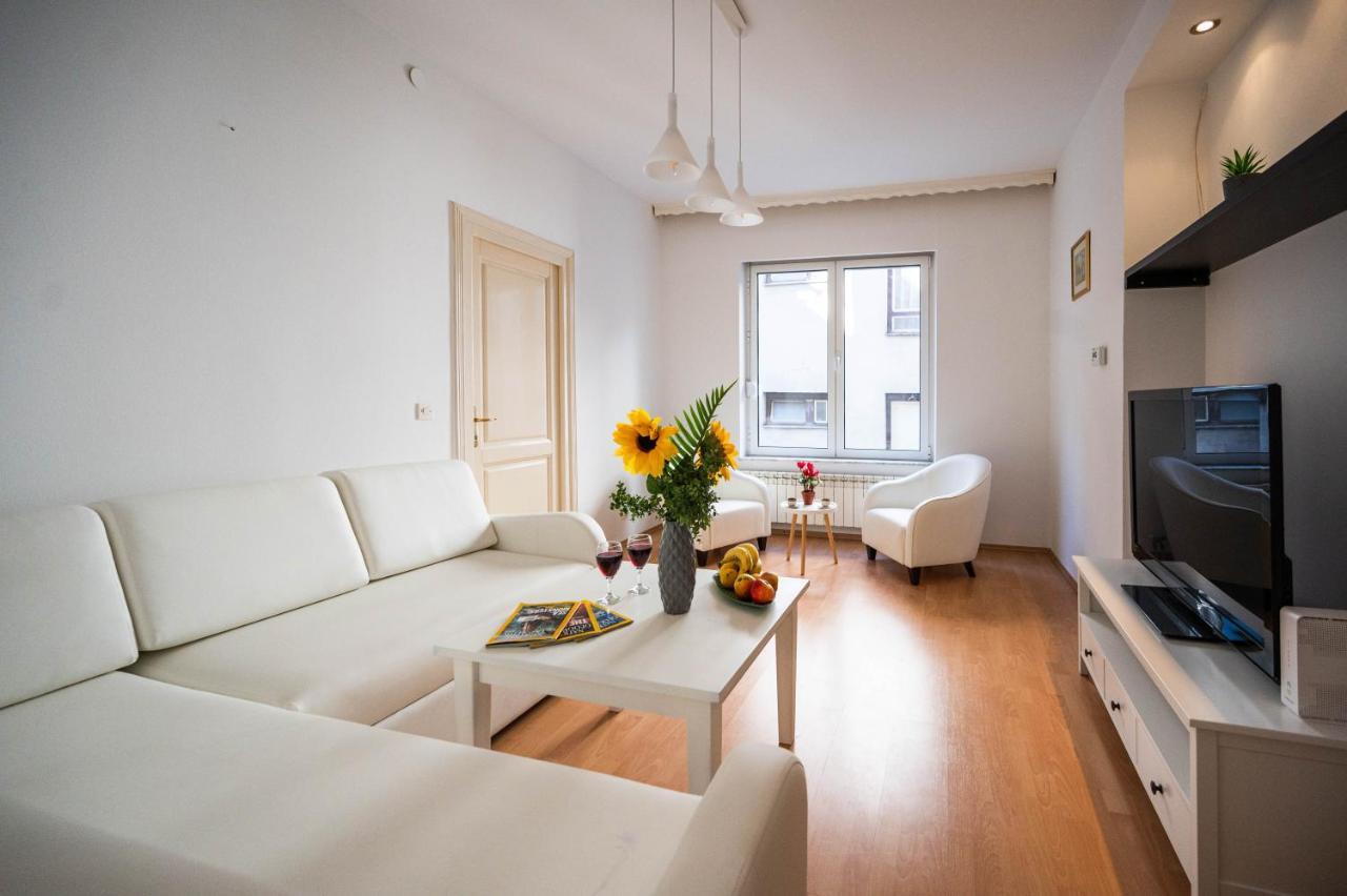 Bright And Modern 1Bdr Apartment In The Center Сараево Екстериор снимка