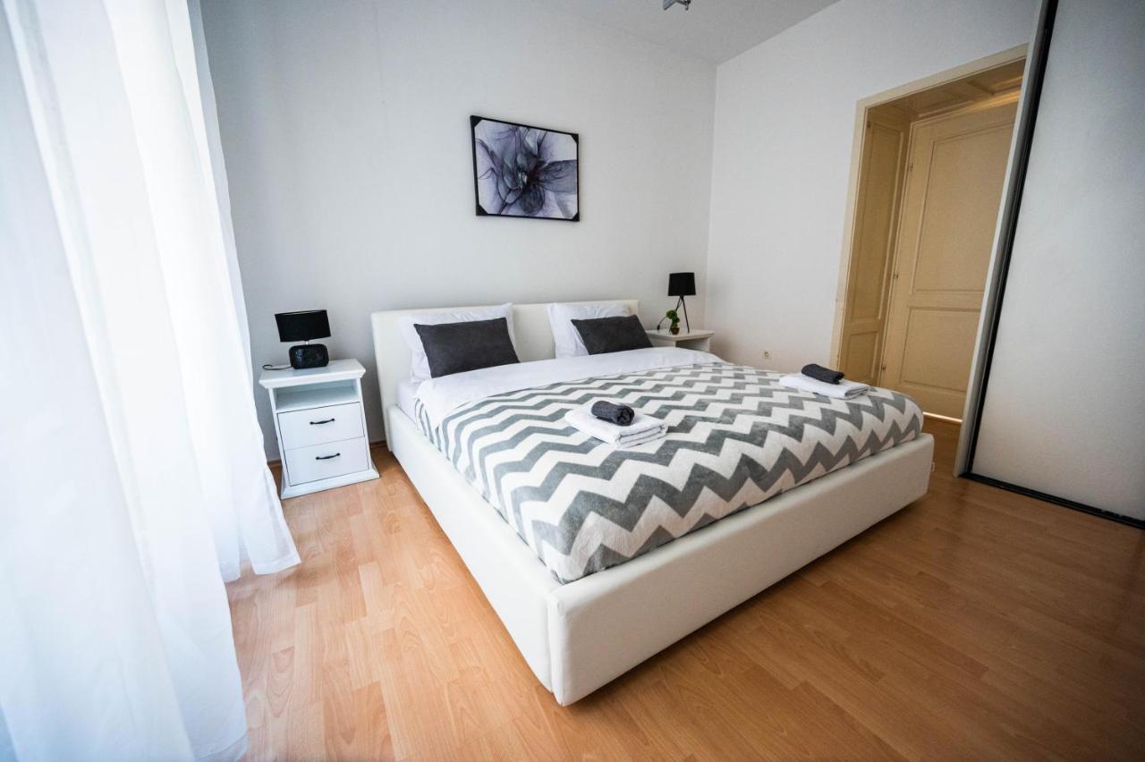 Bright And Modern 1Bdr Apartment In The Center Сараево Екстериор снимка