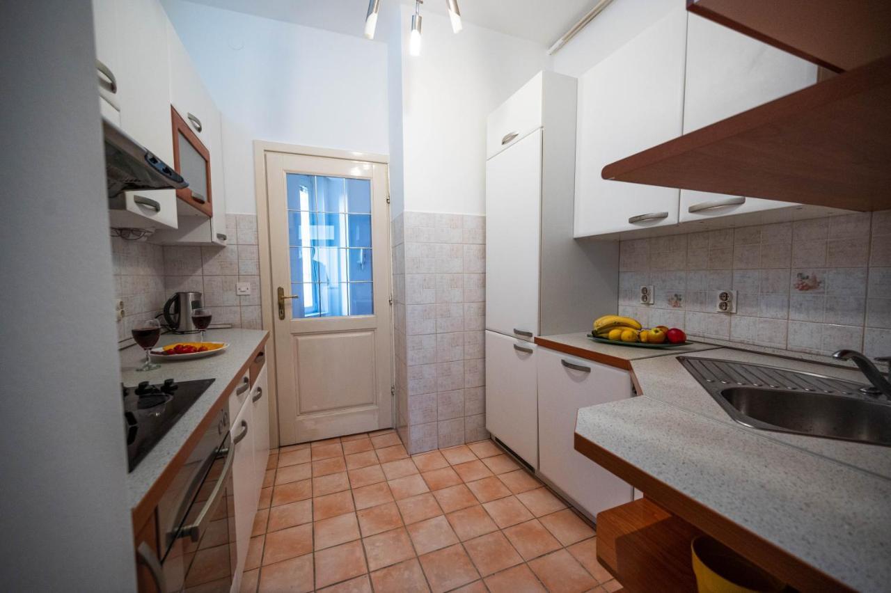 Bright And Modern 1Bdr Apartment In The Center Сараево Екстериор снимка
