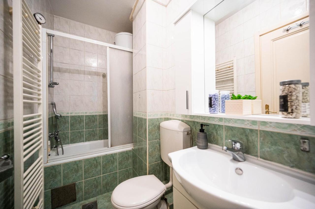 Bright And Modern 1Bdr Apartment In The Center Сараево Екстериор снимка