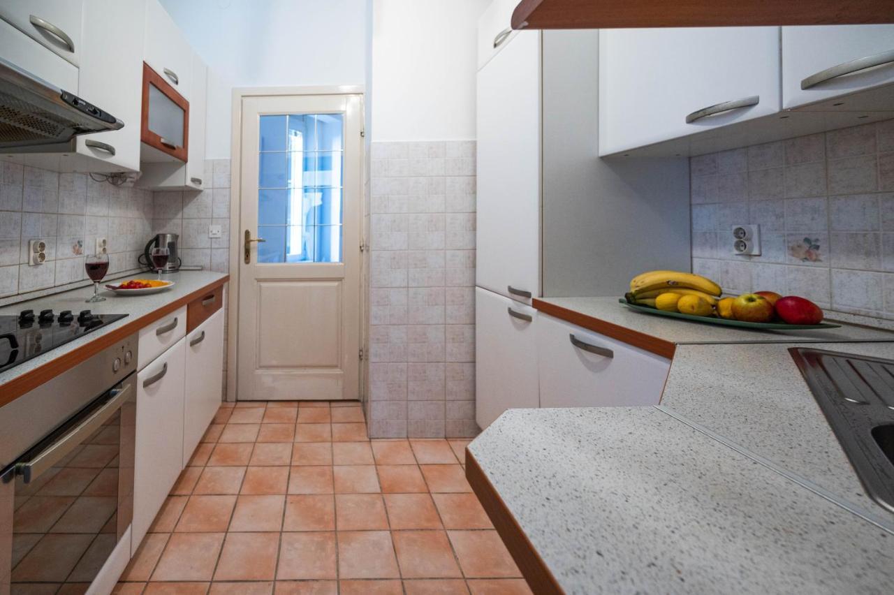 Bright And Modern 1Bdr Apartment In The Center Сараево Екстериор снимка